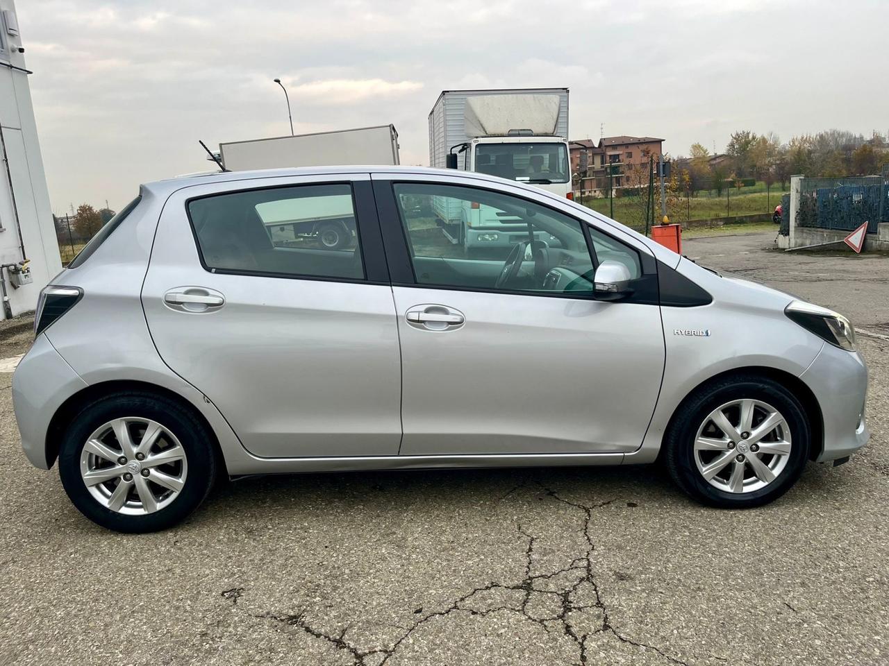 Toyota Yaris 1.5 Hybrid 104.000km 2013 perfetta