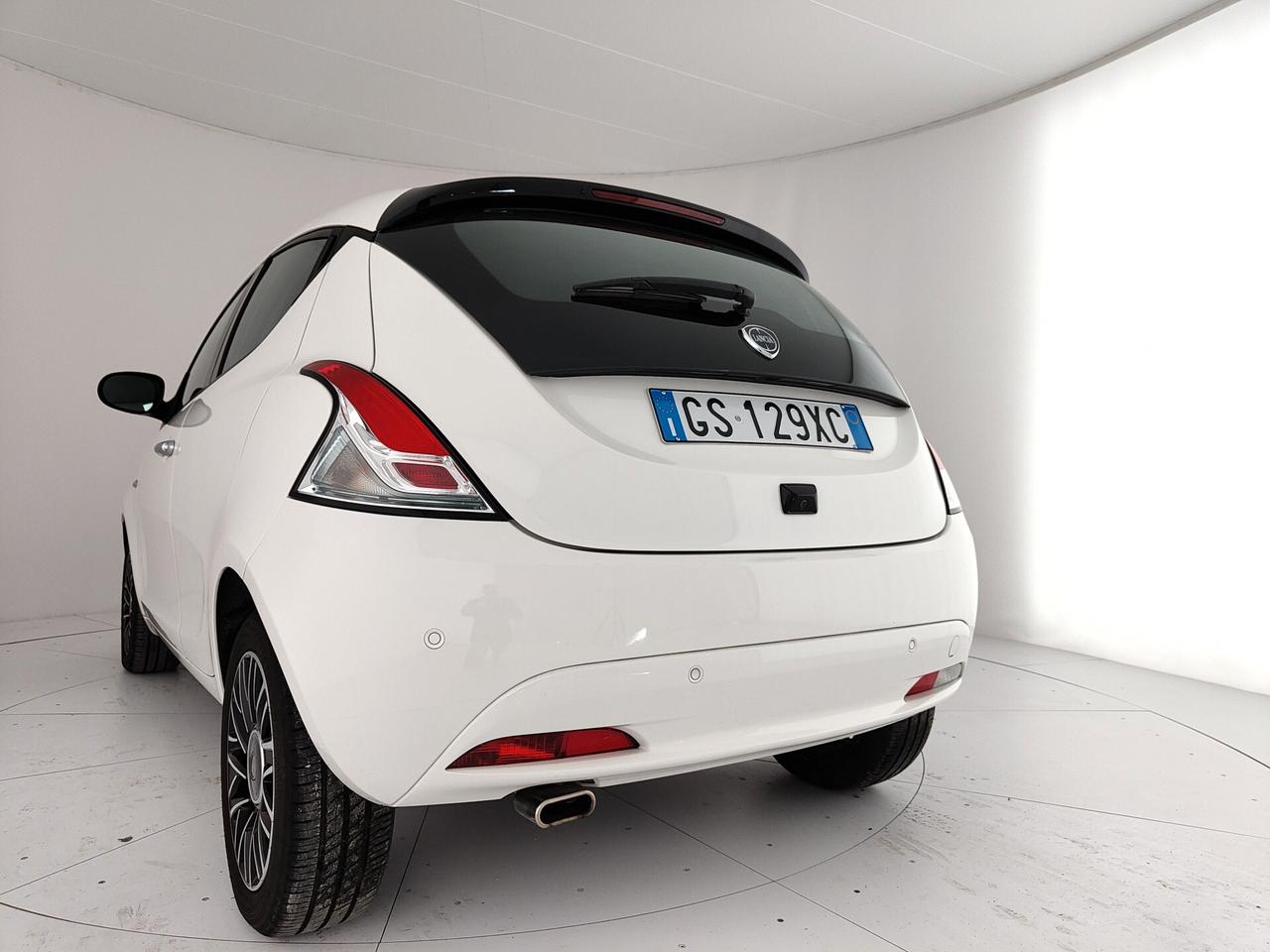Lancia Ypsilon 1.0 FireFly 5 porte S&S Hybrid Platino