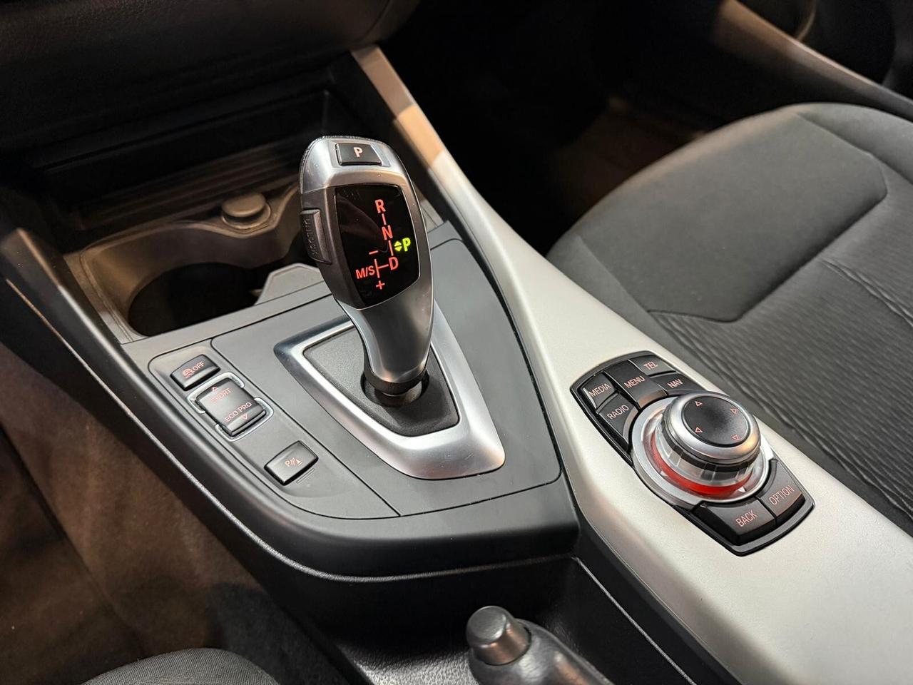 BMW Serie 1 F/20-21 2015 118d Urban 5p auto