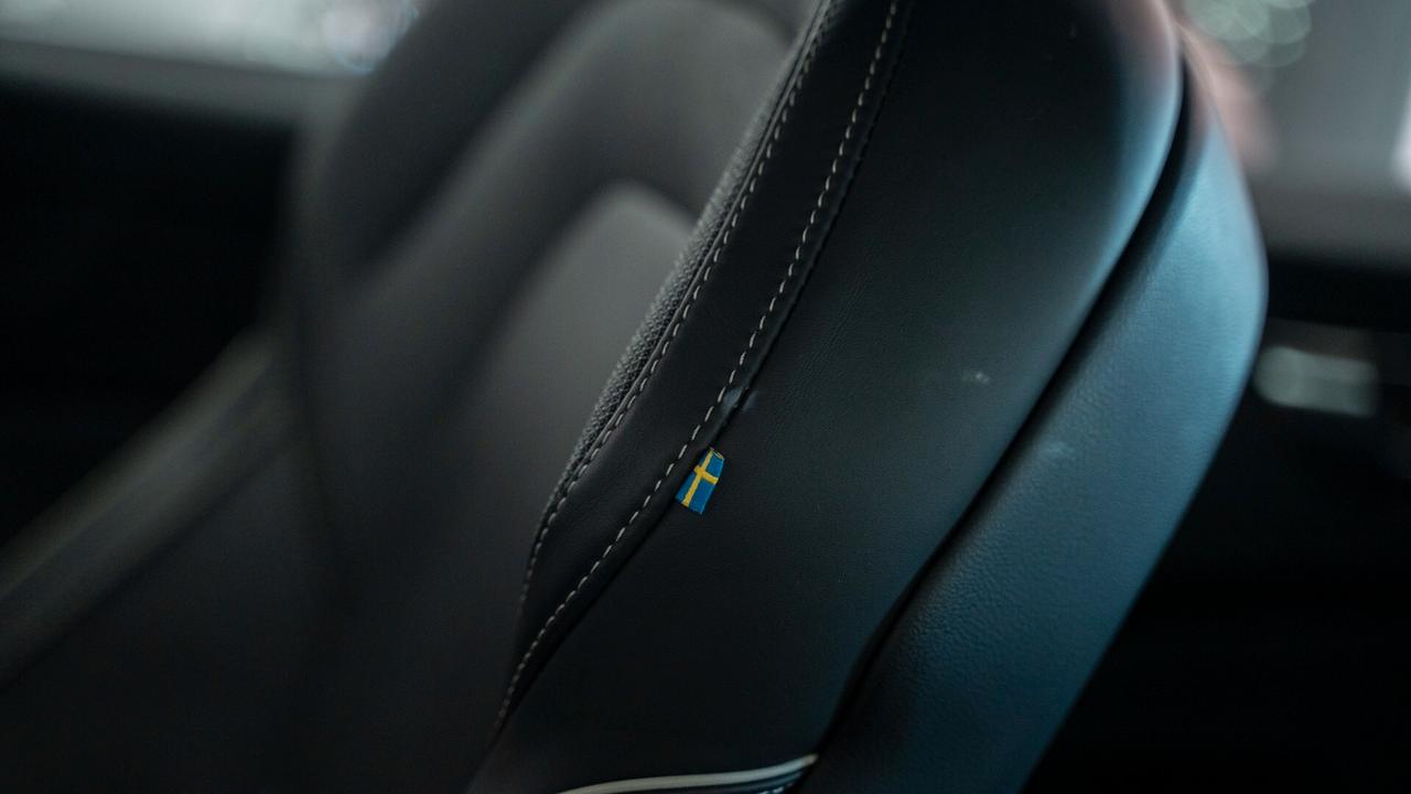 Volvo XC60 B4 2.0 AWD R DESIGN AUTO XENO PELLE NAVI FULL OPTI