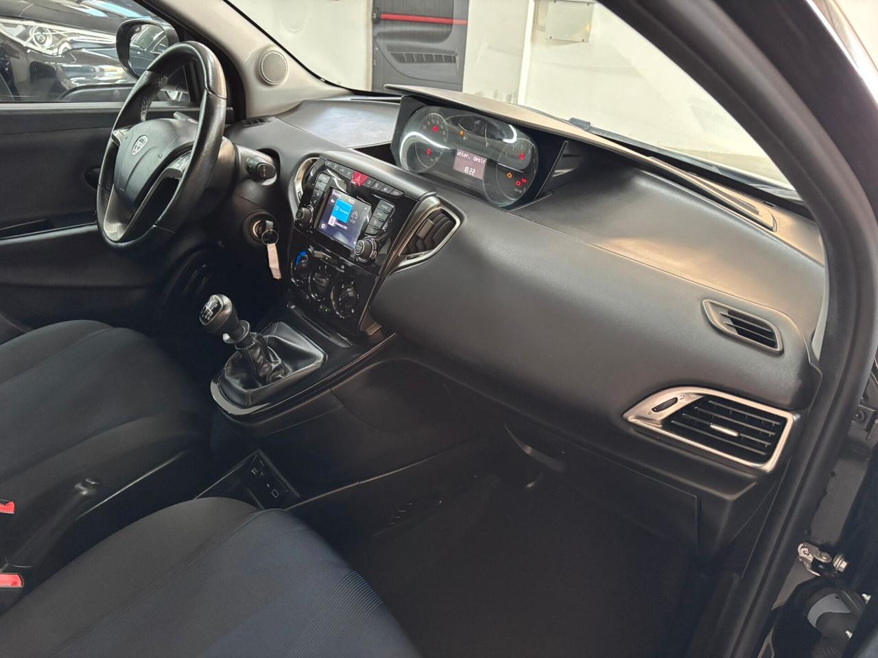 Lancia Ypsilon 1.0 FireFly 5 porte S&S Hybrid Ecochic Gold