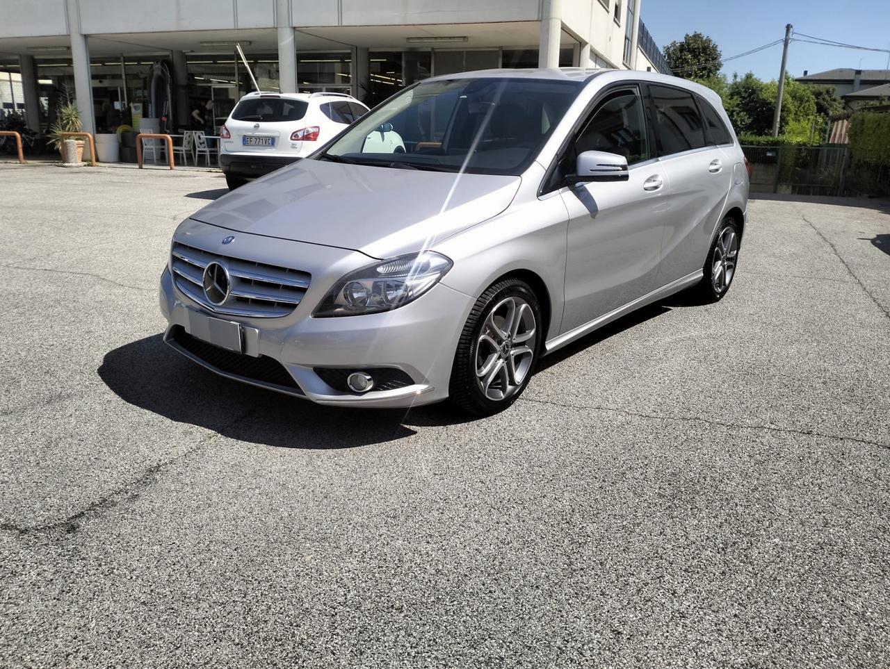 Mercedes-benz B 180 Benz Premium