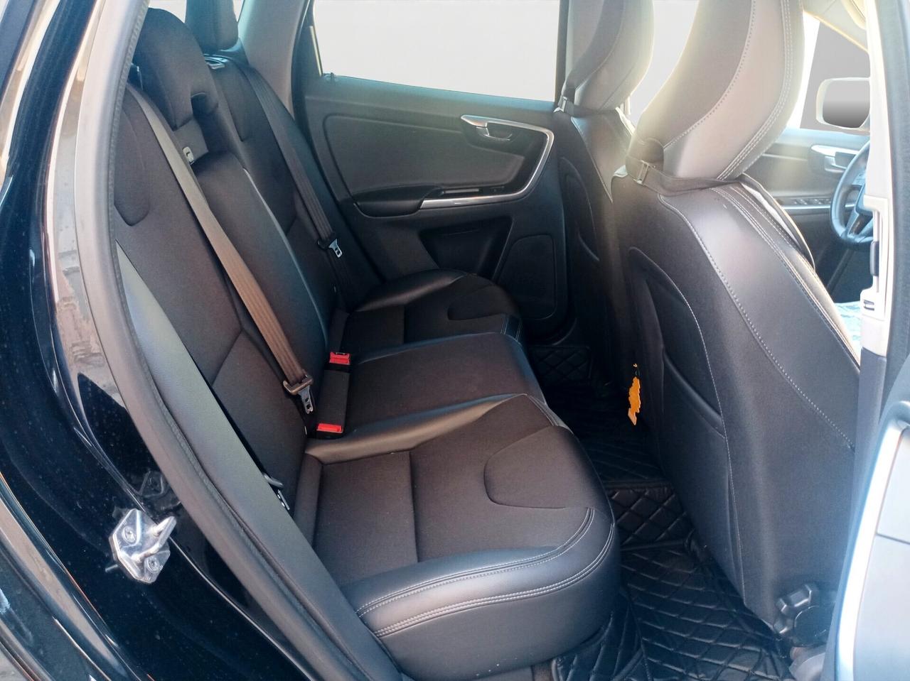 Volvo XC 60 D4 Geartronic R-design Momentum TRAZ ANTERIORE