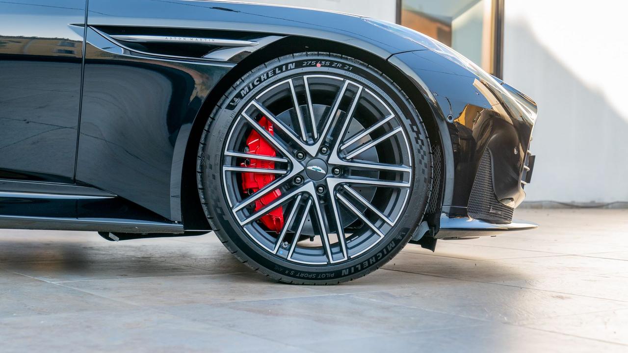 ASTON MARTIN DB12 Coupe 4.0 V8 auto