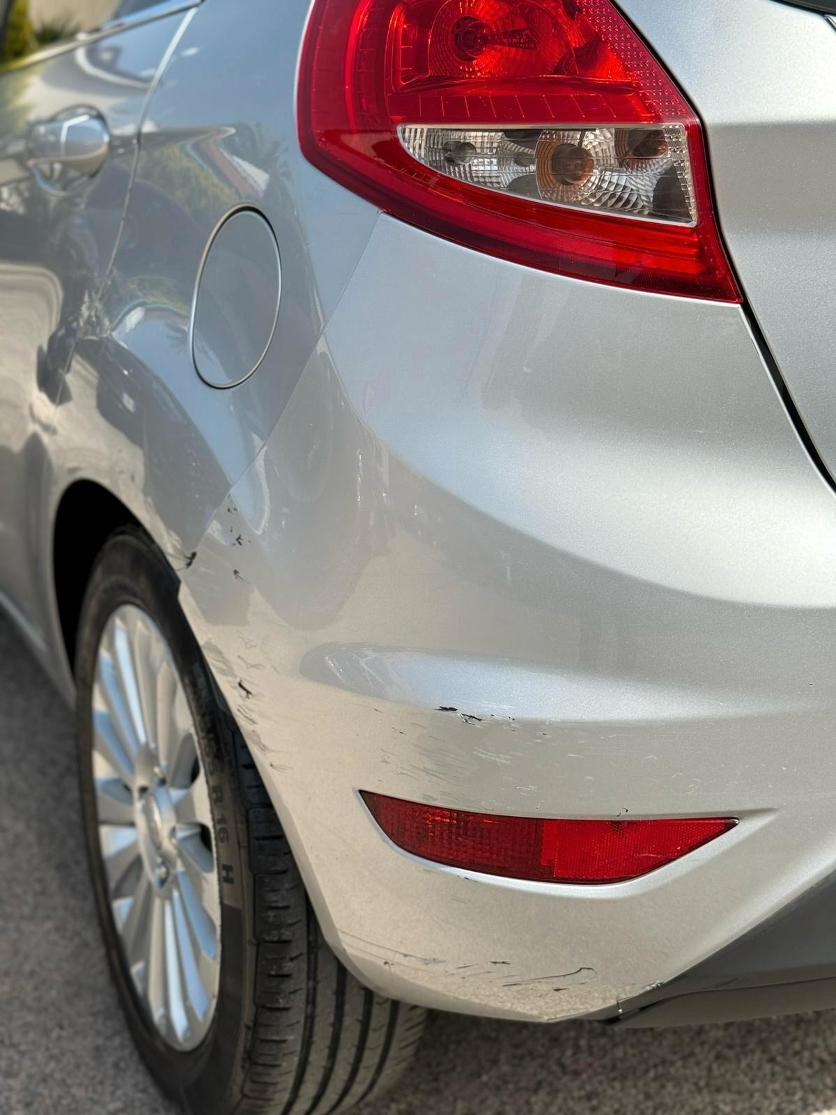 Ford Fiesta Titanium 5 porte benzina/gpl
