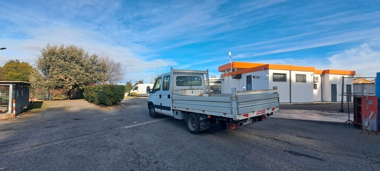 IVECO DAILY CON POSTI E CASSONE