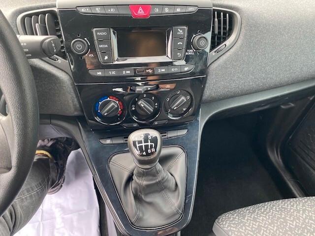 Lancia Ypsilon 1.0 FireFly 5 porte S&S Hybrid Silver Plus