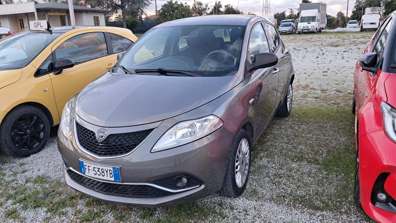 Lancia Ypsilon 1.2 69 CV 5 porte GPL Ecochic Silver