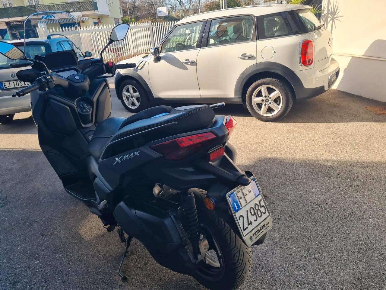 Yamaha BLACK X-Max