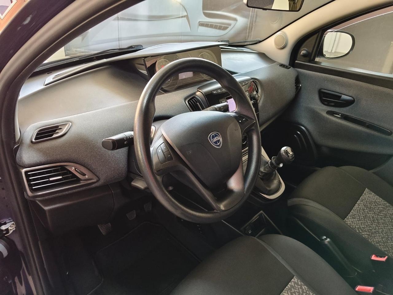 Lancia Ypsilon 1.0 FireFly 5 porte S&S Hybrid Ecochic Silver