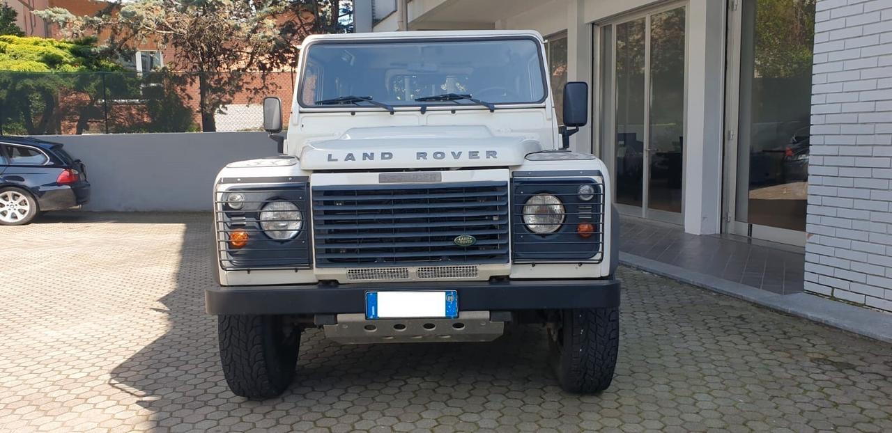 Land Rover Defender 90 2.4 TD4 Station Wagon E