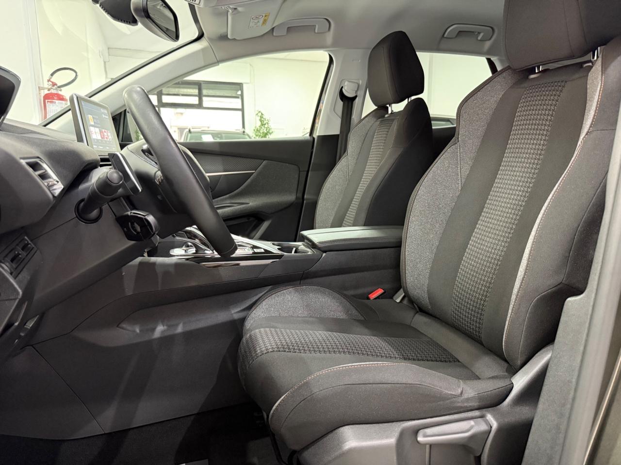 Peugeot 3008 BlueHDi 130 S&S EAT8 Business