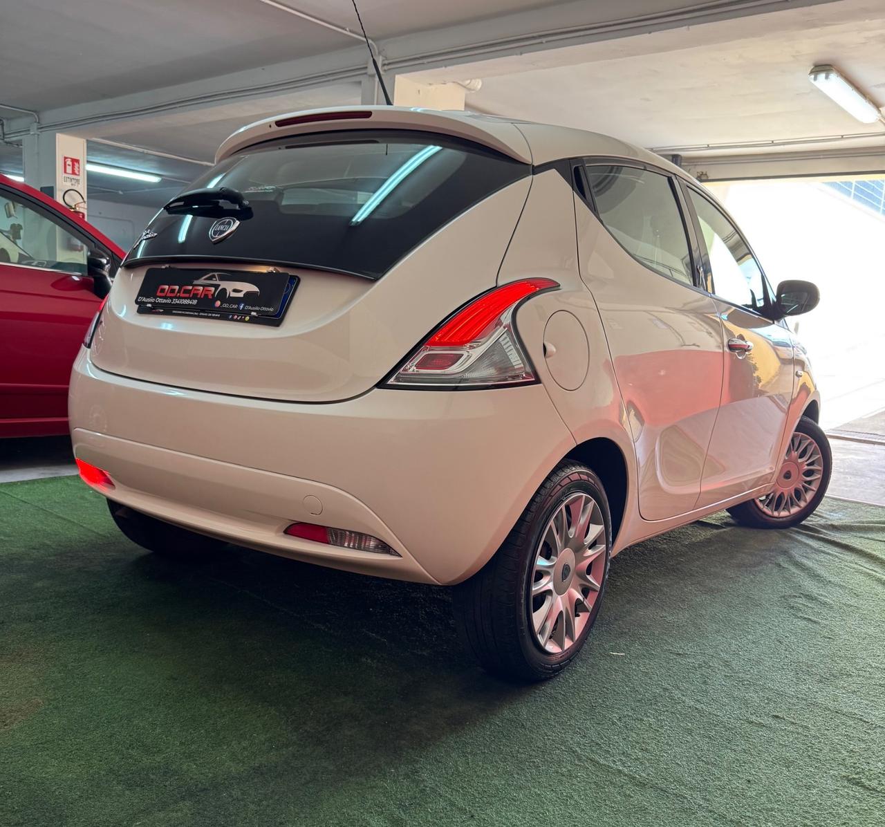 Lancia Ypsilon 1.2 69 CV 5 porte GPL Ecochic Silver