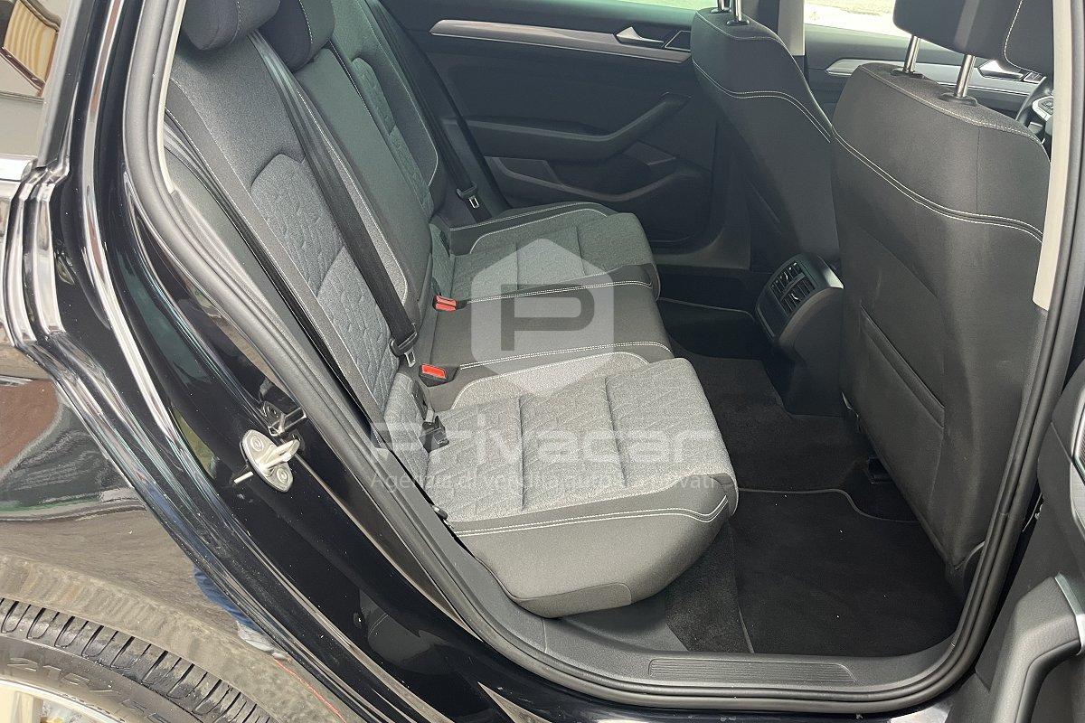 VOLKSWAGEN Passat Variant 2.0 TDI SCR EVO DSG Business