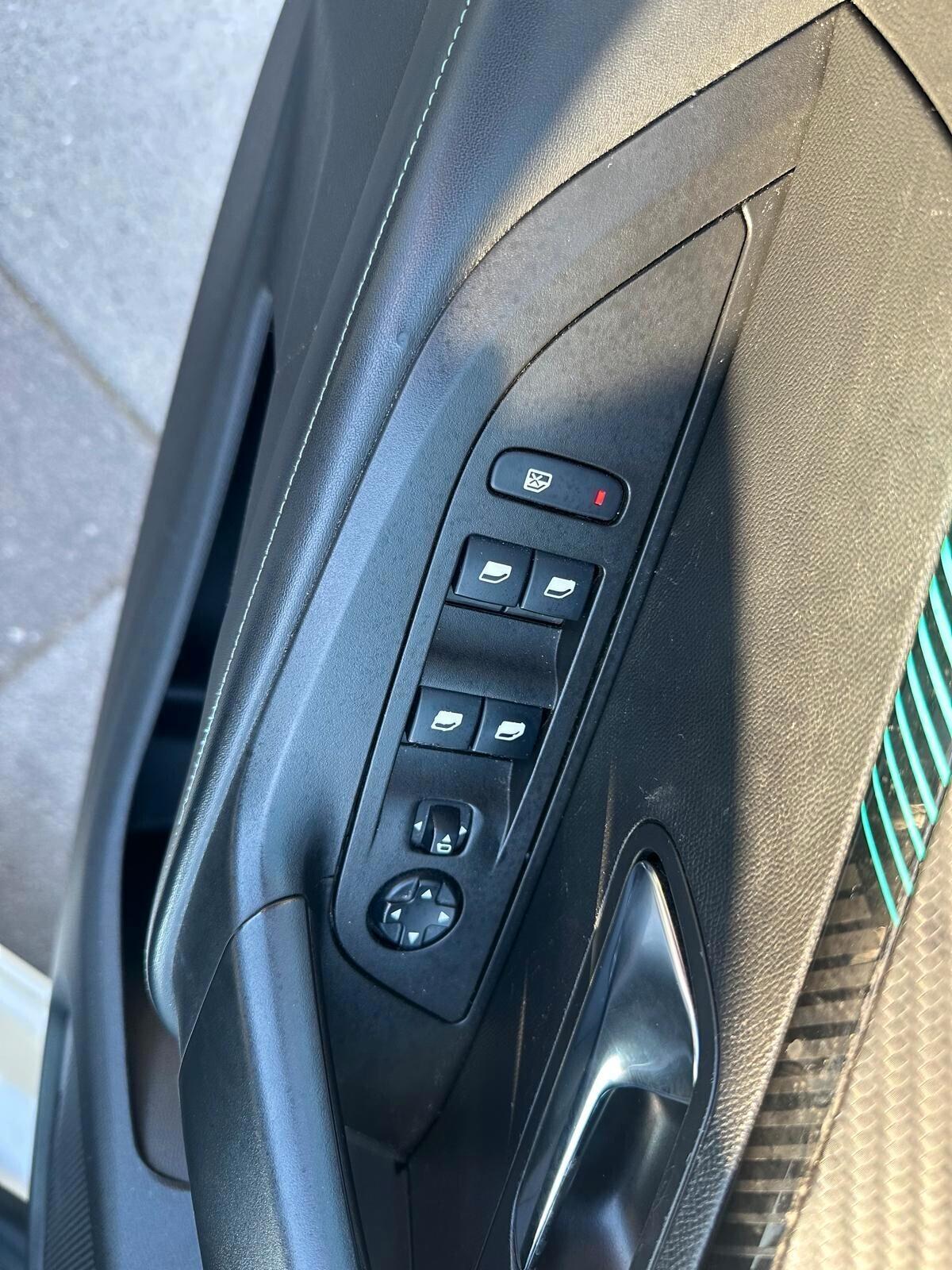 Peugeot 2008 BlueHDi 1.5HDI 130CV ALLURE -AUTOMATICA-SCHERMO COCKPIT 2022