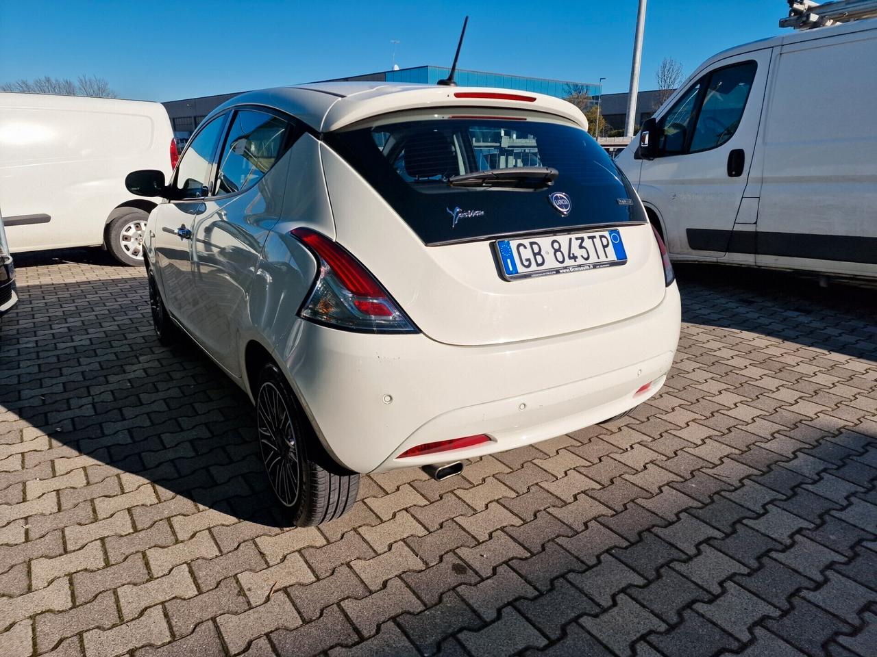 Lancia Ypsilon 1.0 5 porte Hybrid Gold