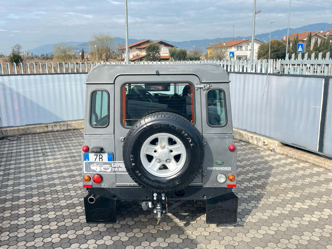 Land Rover Defender 110 2.4 TD4 Station Wagon E