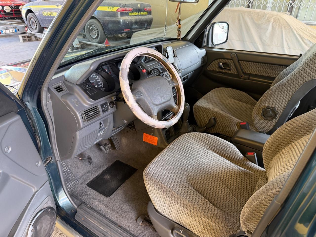Mitsubishi Pajero 2.5 TDI GLS 3 porte Gancio T.