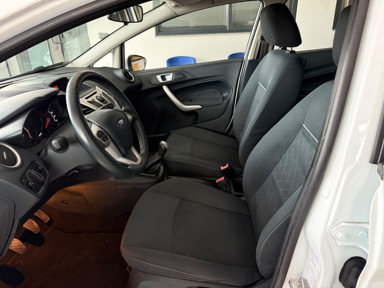 Ford Fiesta 1.4 16V 5p. Bz.- GPL Titanium Bs.