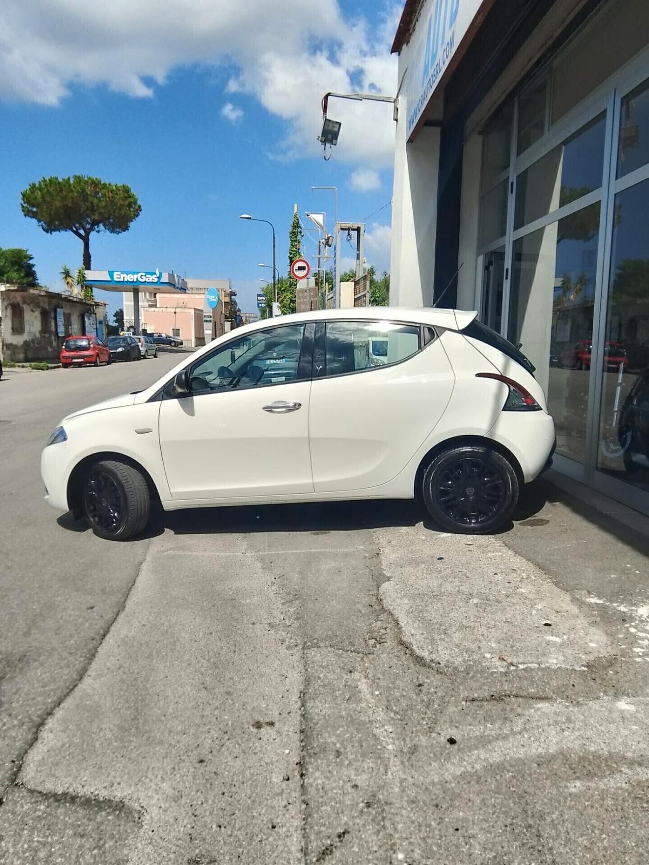 Lancia Ypsilon 1.2 69 CV 5 porte Platinum