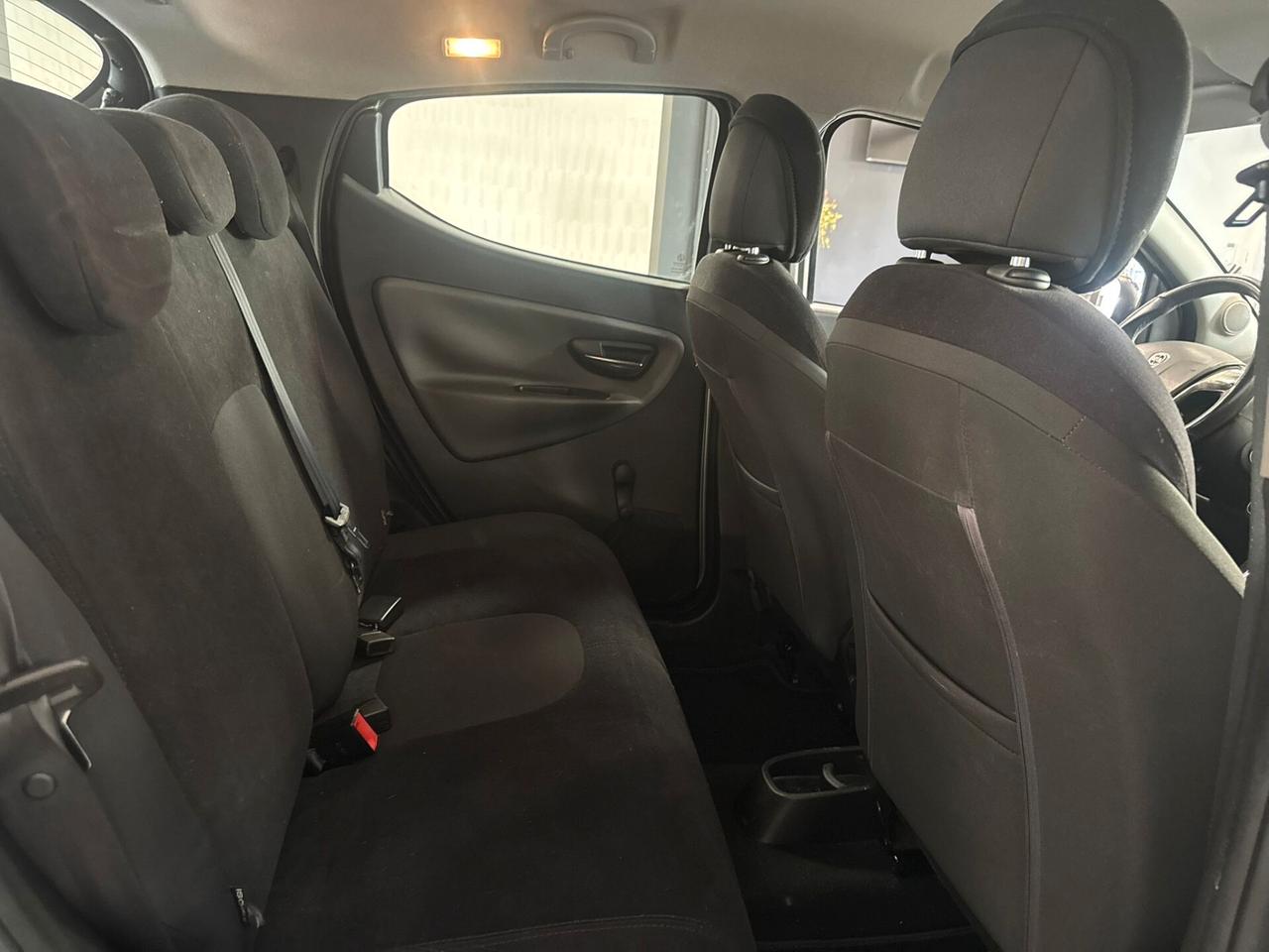 Lancia Ypsilon 1.2 69 CV 5 porte Silver