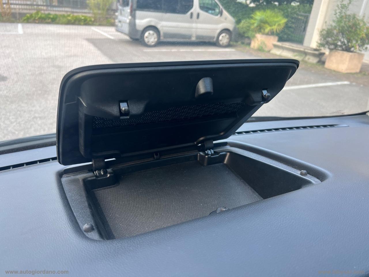 FORD Tou.Cust. 320 2.0 TDCi 130 aut. PC Tit.