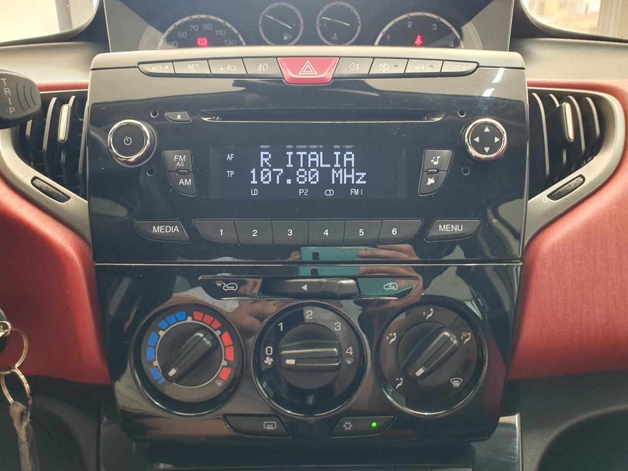 Lancia Ypsilon 1.3 MJT 95cv Platinum 2014