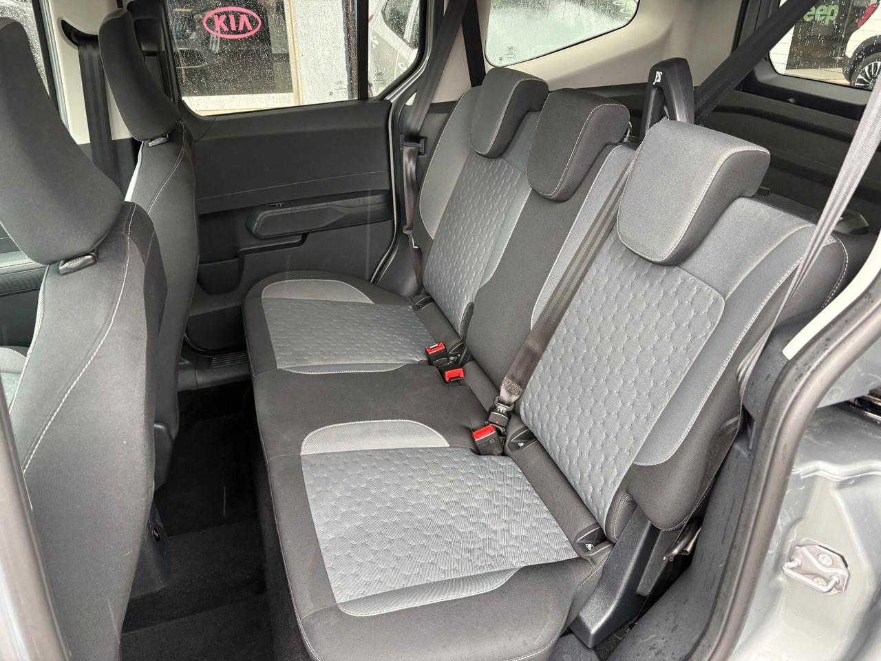 Ford Tourneo Courier 1.0 EcoBoost Titanium