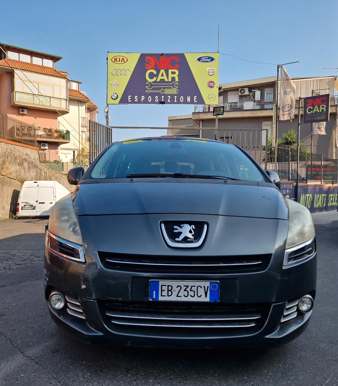 Peugeot 5008 1.6 HDi 110CV cambio robotizzato Tecno