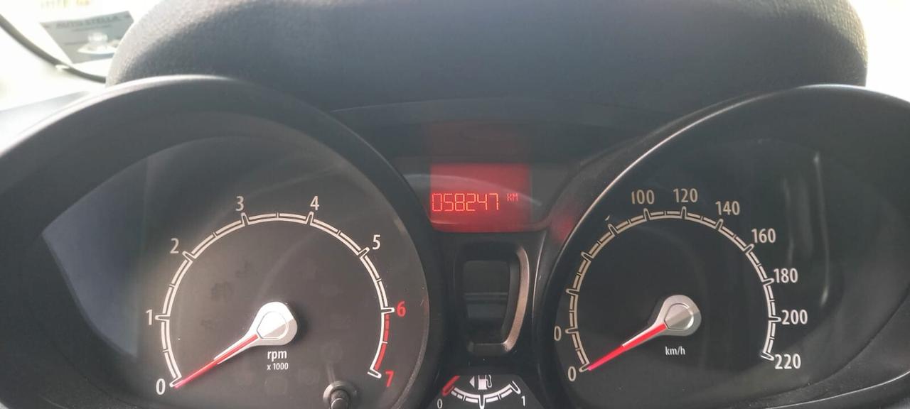 Ford Fiesta Modello Titanium cc. 1.250 Benzina 5 Porte 5 Posti SOLO 58.240 KM. Utilizzabile anche dai Neopatentati.