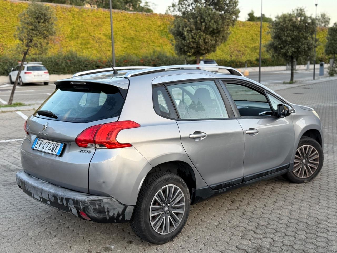Peugeot 2008 1.2 benzina 82cv - 2014 km 120.000