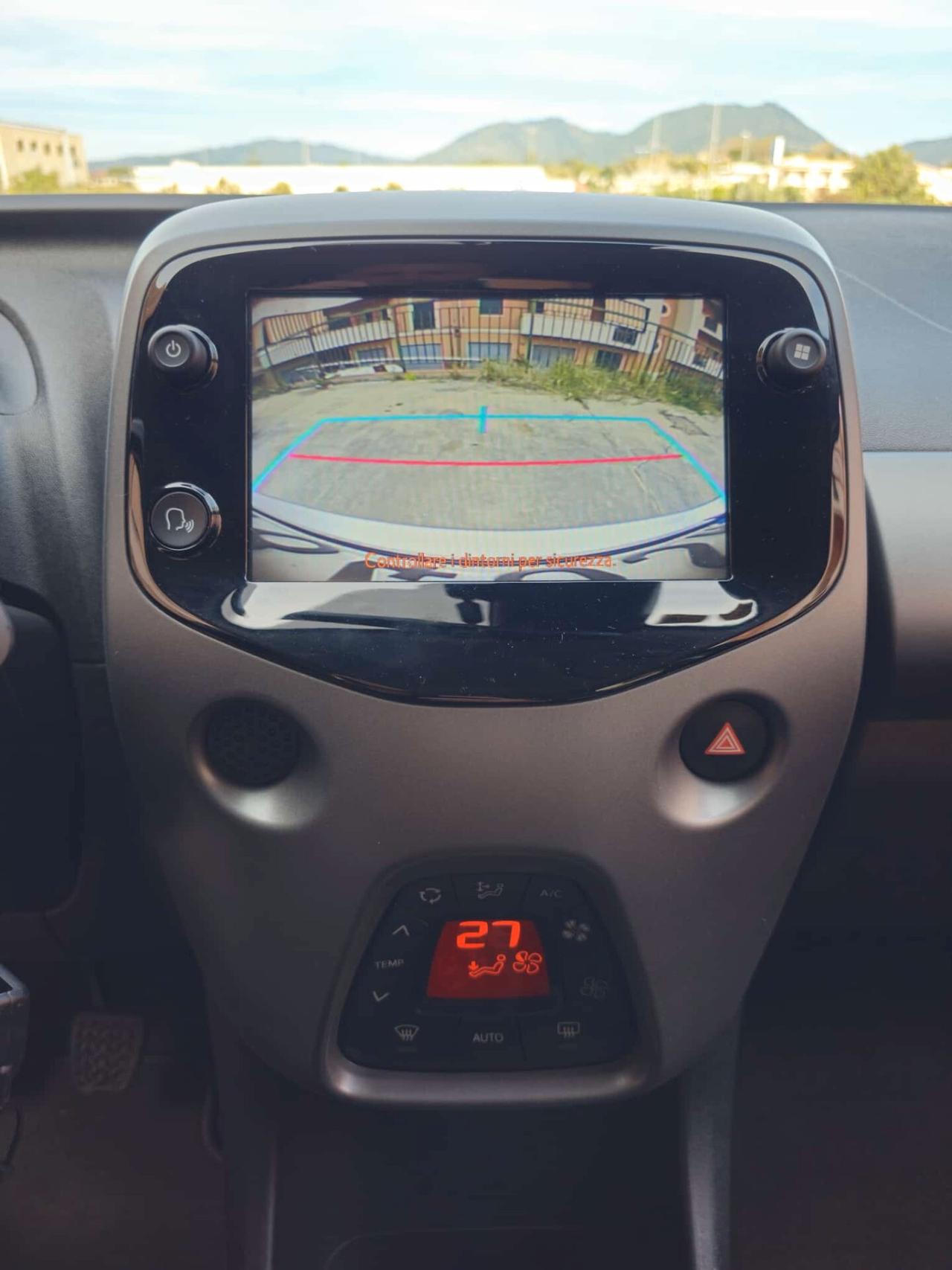 Toyota Aygo Connect 1.0 VVT-i 72 CV 5 porte x-play