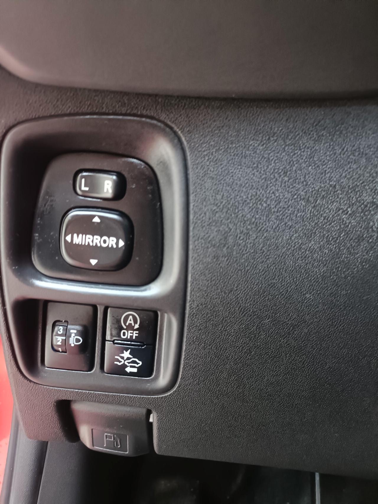 Toyota Aygo Connect 1.0 VVT-i 72 CV 5 porte x-play