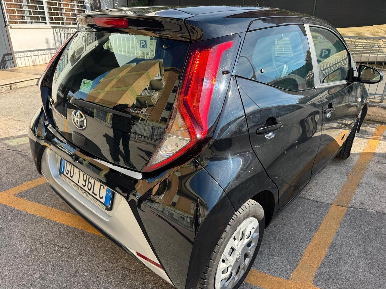 Toyota Aygo Connect 1.0 VVT-i 72 CV 5 porte x-cool MMT