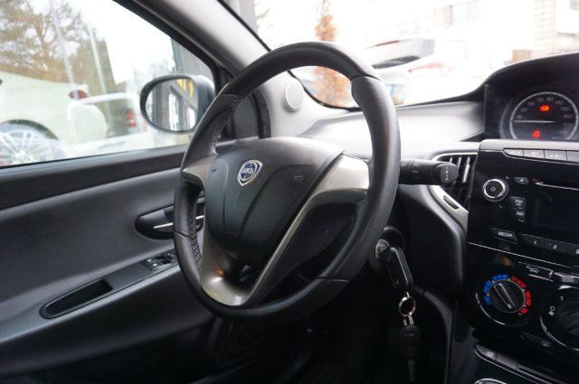 LANCIA Ypsilon 1.2 69 CV 5 porte Gold NEOPATENTATI