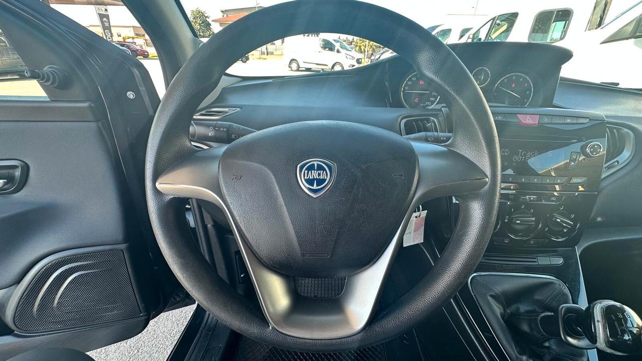 Lancia Ypsilon 1.2 69 CV 5 porte S&S Silver