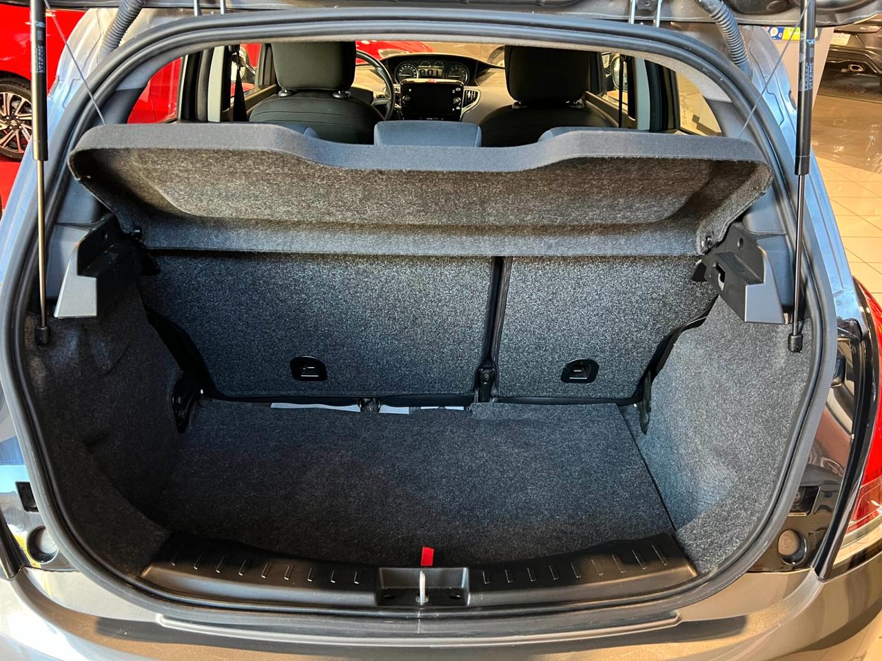 Lancia Ypsilon 1.0 FireFly 5 porte S&S Hybrid Platino