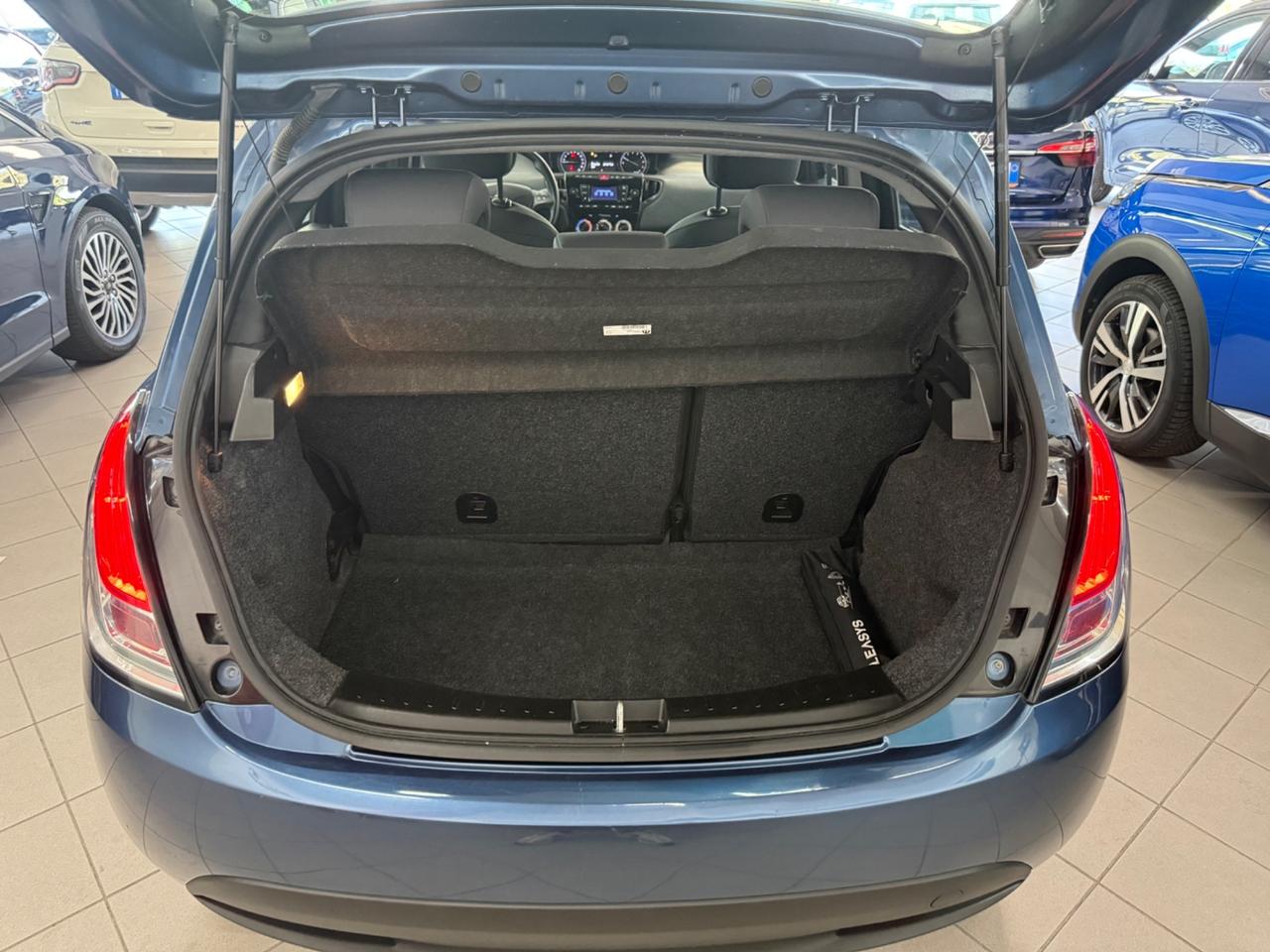 Lancia Ypsilon 1.0 FireFly 5 porte S&S Hybrid Silver Plus