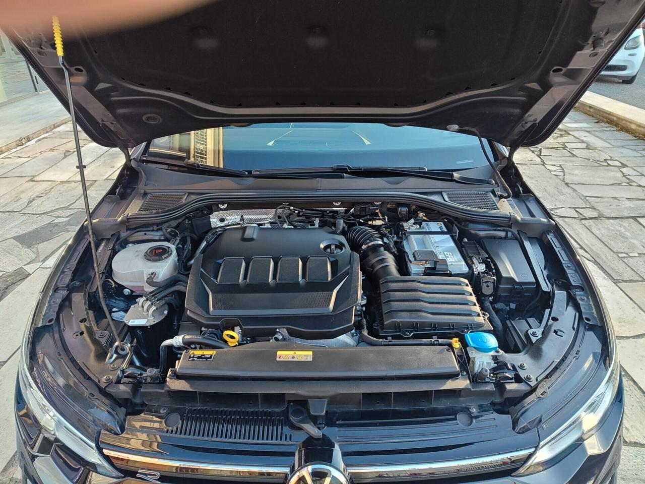 VOLKSWAGEN GOLF VIII 2.0 TDI 150 CV DSG SCR R-LINE