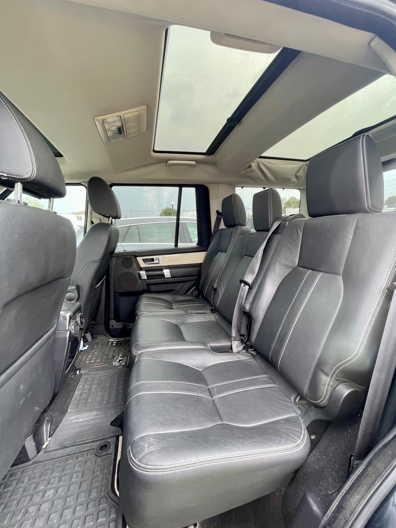 Land Rover Discovery 4 3.0 SDV6 245CV Black&White Limited Edition