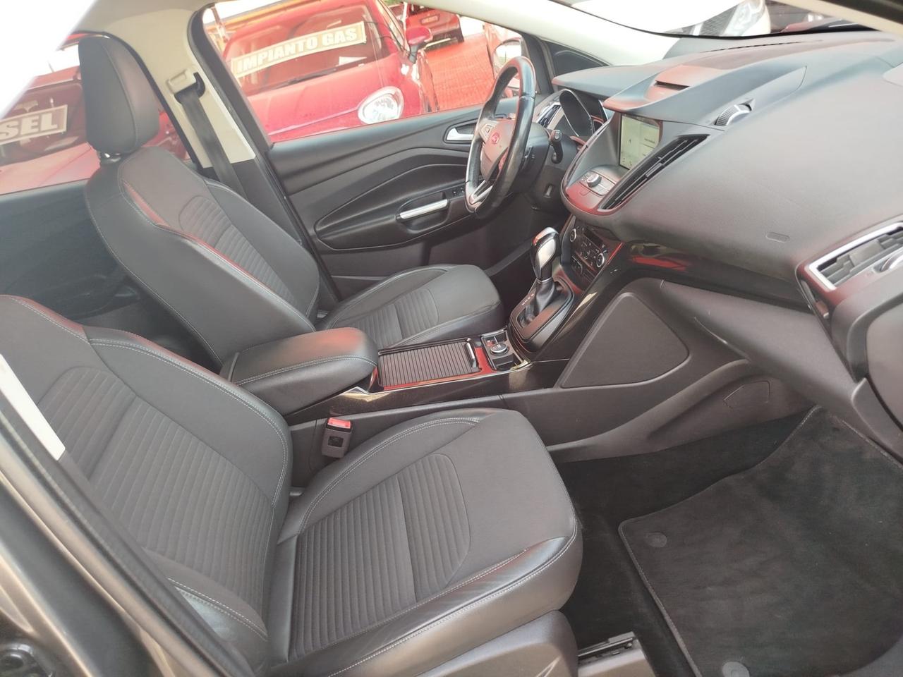 Ford Kuga 1.5 TDCI 120 CV S&S 2WD Powershift ST-Line