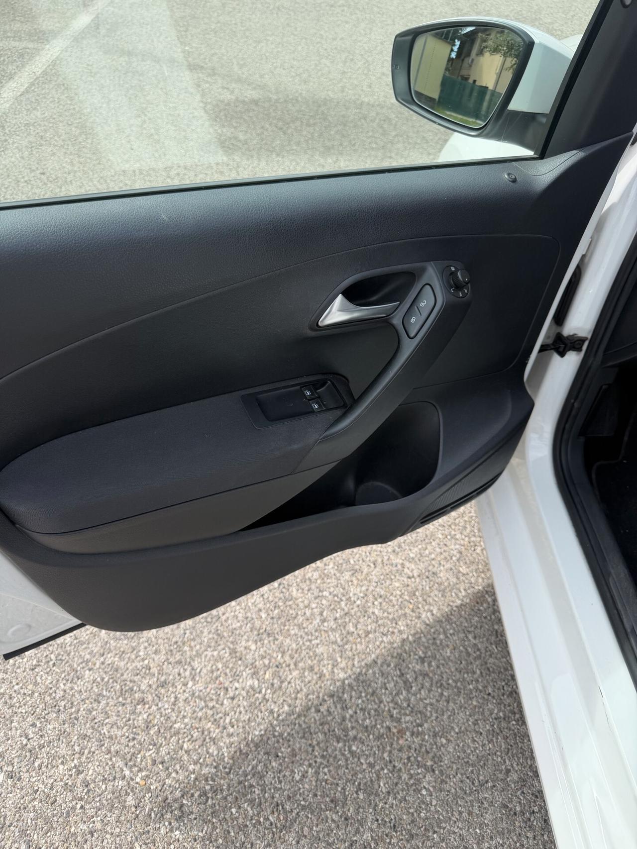 Volkswagen Polo 1.2 tdi - NEOPATENTATI - 12 MESI DI GARANZIA -