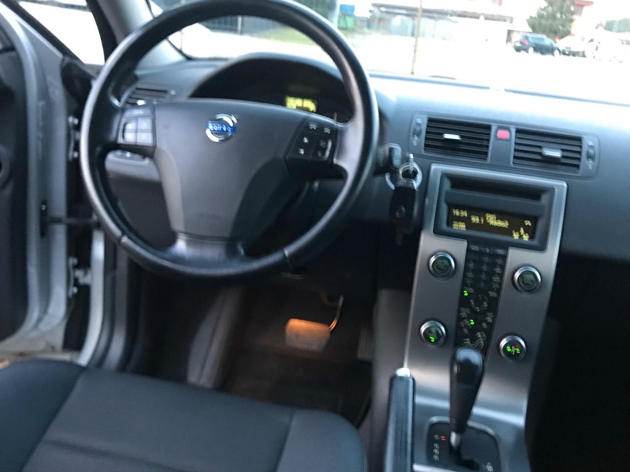 V50 2.0d Momentum automatica cerchi da "17"