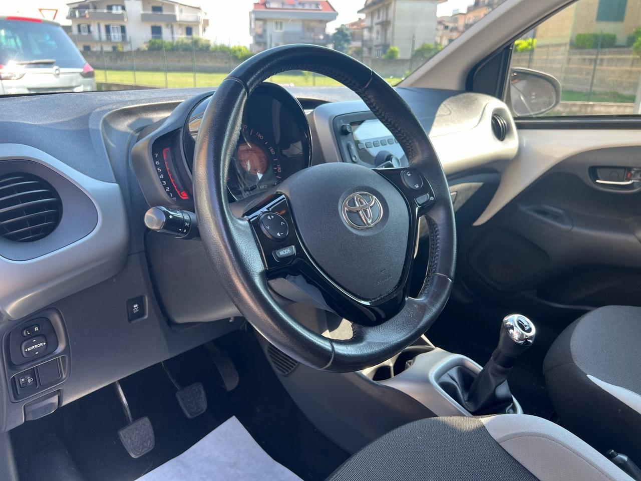 Toyota Aygo 1.0 VVT-i 69 CV 5 porte x-cool CLIMA/BLUETOOTH
