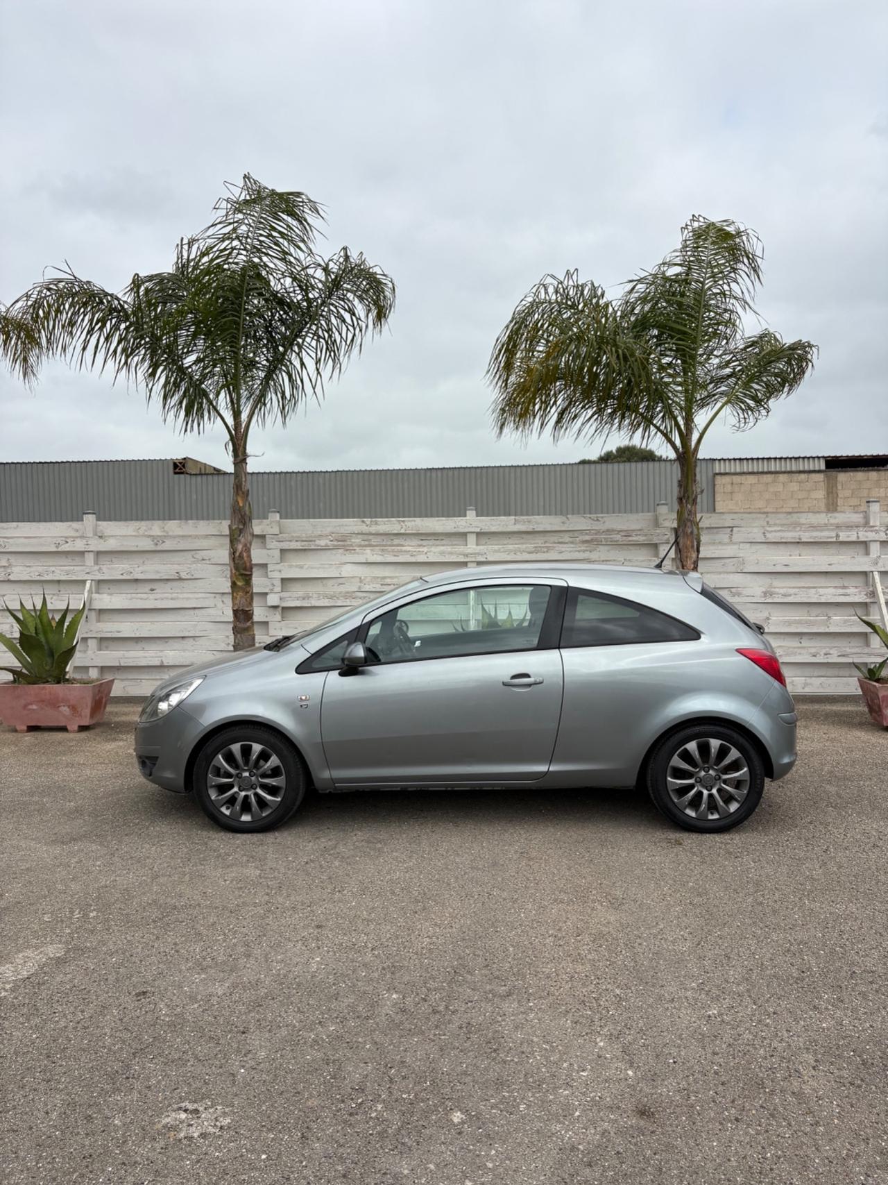 Opel Corsa 1.2 benzina 3 porte