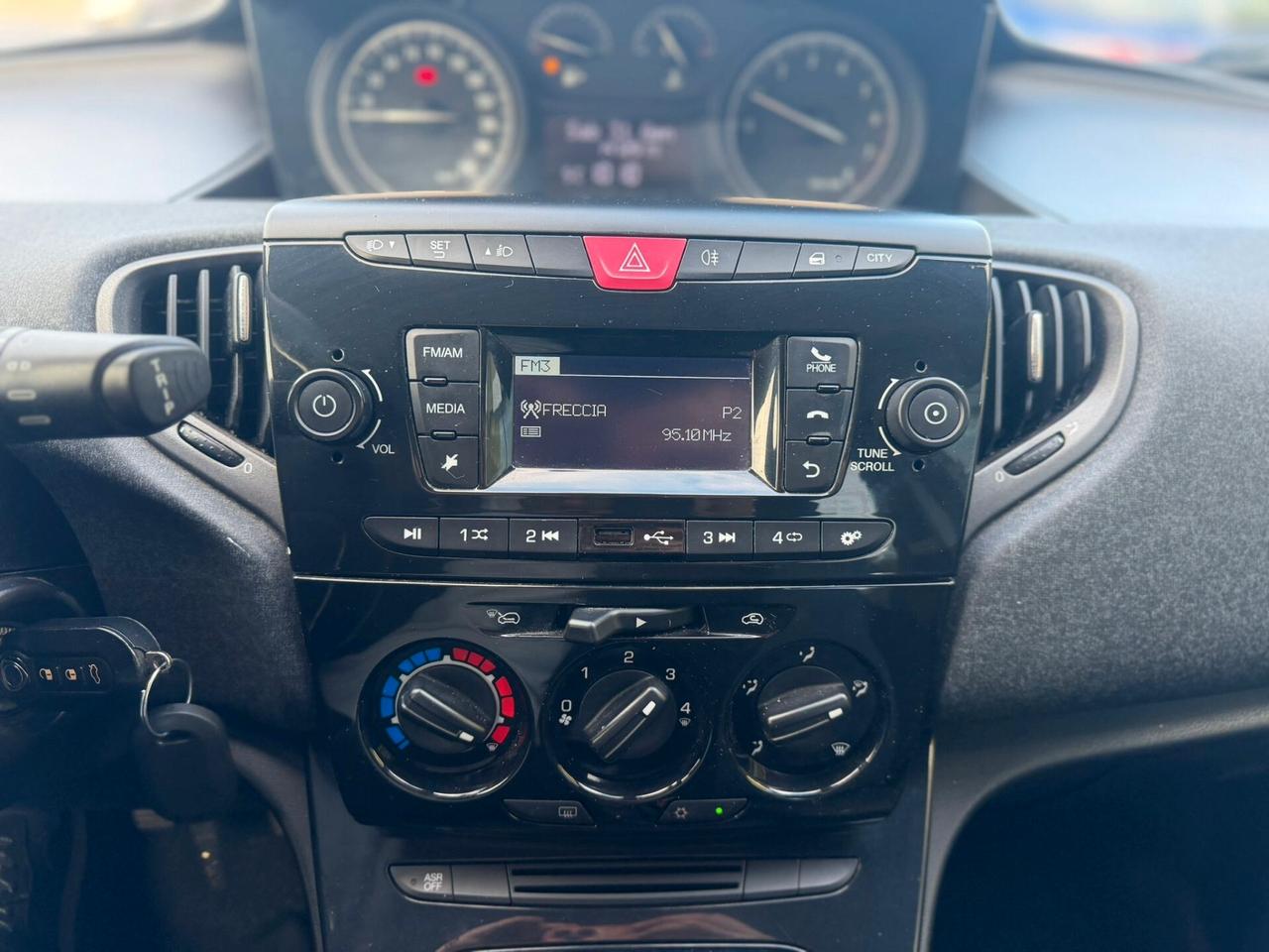 Lancia Ypsilon 1.2 69 CV 5 porte Platinum OTTIMA PER NEOPATENTATI