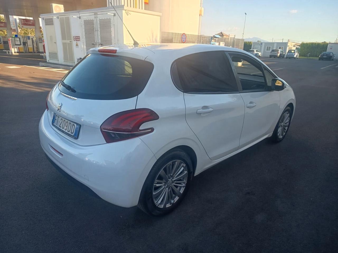 Peugeot 208 PureTech 82 5 porte Allure