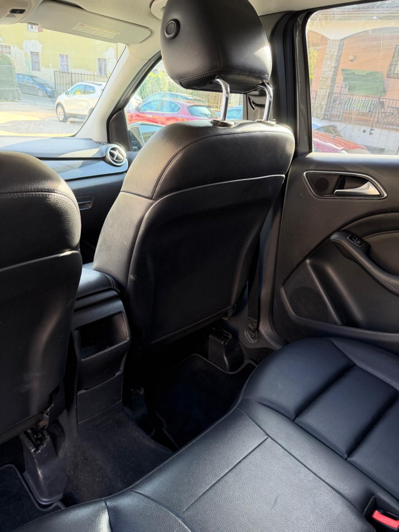 Mercedes-benz B 180 CDI FULLOPT KMCERT RETROCAM