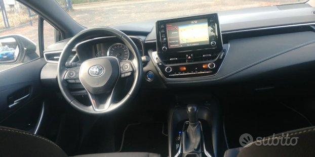 TOYOTA COROLLA HBRID 98cv NEO PATENTATI APPLE CAR PLAY BLUETOOTH CRUISE CERCHI MULTIFUNZIONE