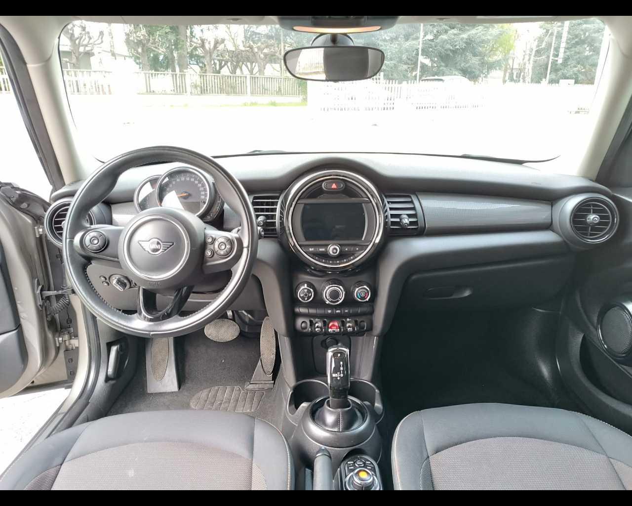 MINI Mini IV F55 2018 5p - Mini 5p 1.5 Cooper Business auto